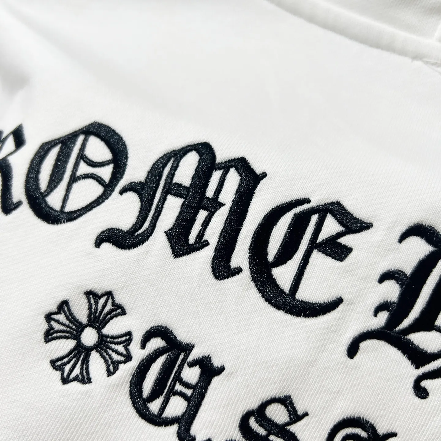 🅿️290 chrome hearts/Chrome Hearts 420g pure cotton hooded sweatshirt Classic Sanskrit letter LOGO embroidery on the front and back 🪡 Logo Official synchronization 1:1 original mold opening Fashion personality Versatile trend Pure original quality Original washed fabric Hang tag Collar label Washed wheat Complete with three labels Color: Black. White. Pink. Size: XS-L